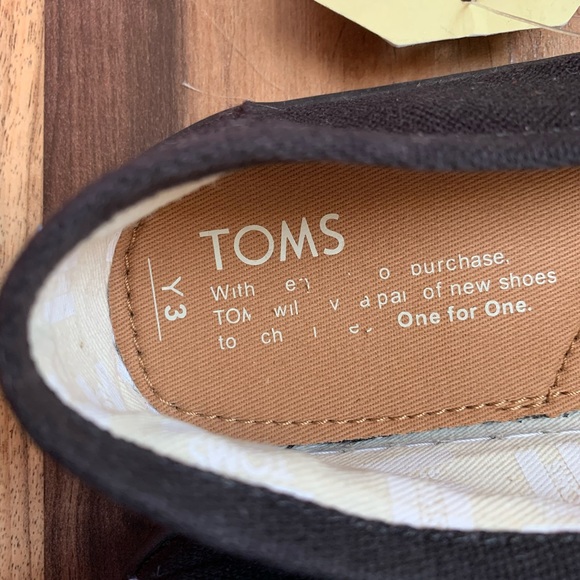 Black Toms - Picture 3 of 3